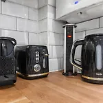 Modern 1 Bed Flat In Barnes Near River Thames