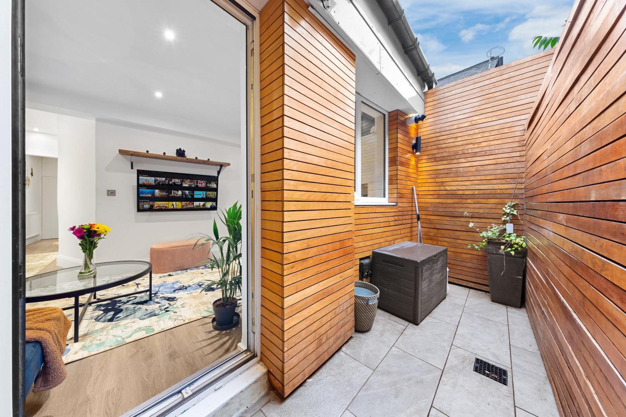 Modern 1 Bed Flat In Barnes Near River Thames